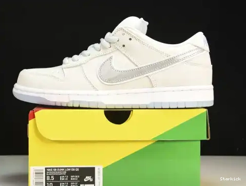 Low Family) and (Friends  Dunk FD8776-100 Nike White  Lobster SB 0704